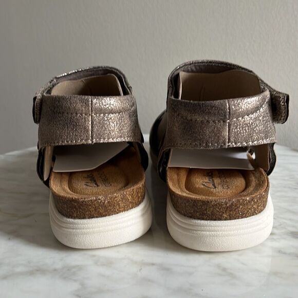 Clarks April Dove Sandals in Platinum, 6.5, New in Box, Velcro ankle strap - Picture 5 of 6